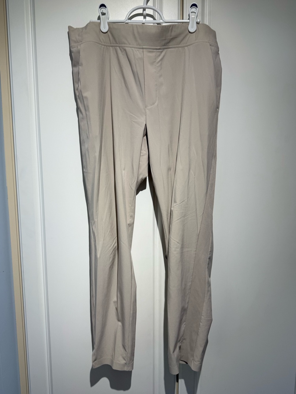 EUC Athleta Women’s Brooklyn Ankle Pull-On Pants in Light Taupe, size 12